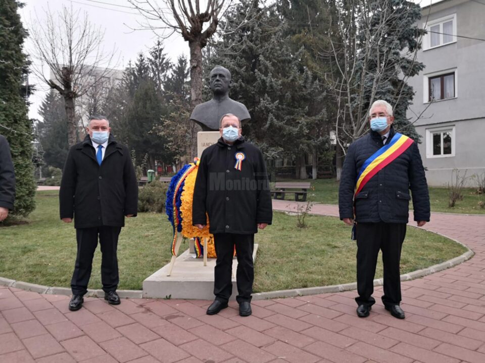 Autoritățile sucevene au depus coroane de flori la bustul lui Iancu Flondor