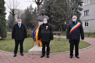 Autoritățile sucevene au depus coroane de flori la bustul lui Iancu Flondor