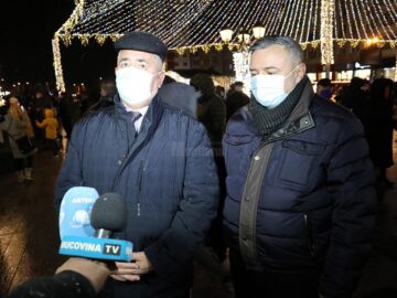 Aprinderea luminilor de sărbătoare în centrul Sucevei, odată cu prima ninsoare