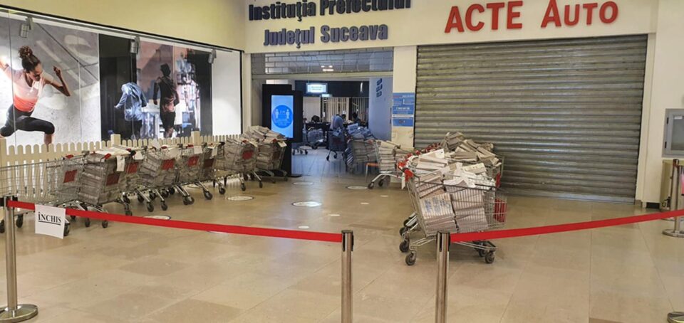 Documente ridicate în urma descinderii procurorilor la Serviciul de Permise și Înmatriculări