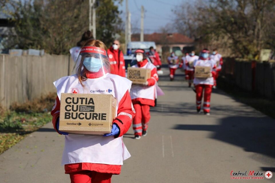 #ContinuămSăAplaudăm Voluntarii Crucii Roșii Române