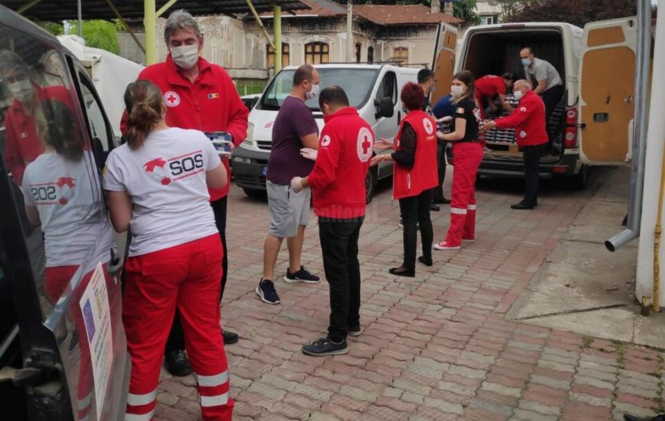 #ContinuămSăAplaudăm Voluntarii Crucii Roșii Române