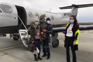 A pus la dispoziție aeronava personală pentru transportul unui copil bolnav în Turcia