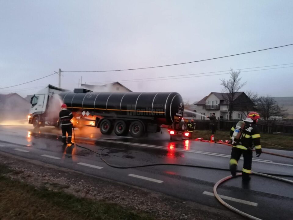 Incendiul a fost stins la timp, fara a afecta incarcatura inflamabila de bitum
