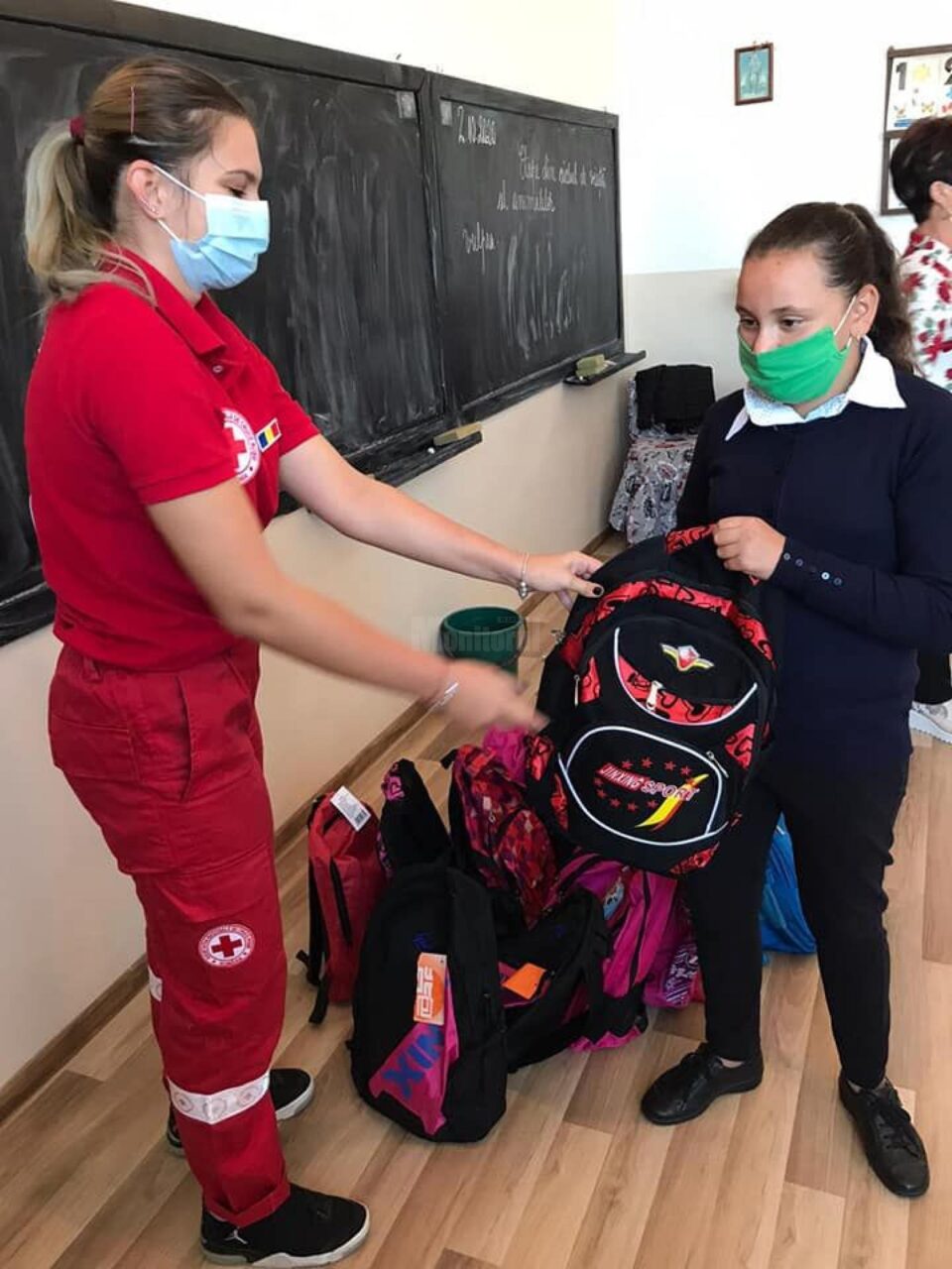 #ContinuămSăAplaudăm Voluntarii Crucii Roșii Române