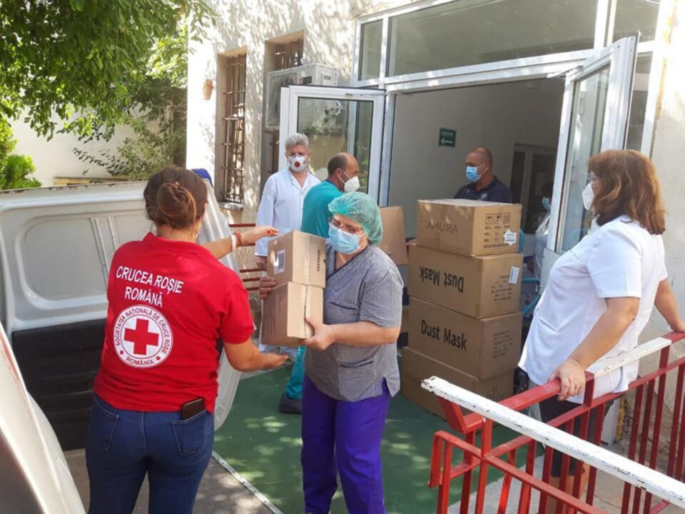 Continuăm Să Aplaudăm Voluntarii Crucii Roșii Române