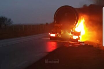 Flăcările au cuprins puntea din spate a cisternei, cu pericol de propagare la încărcătura de bitum