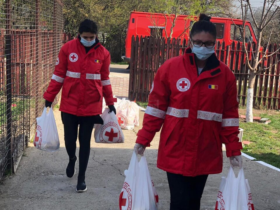 Continuăm Să Aplaudăm Voluntarii Crucii Roșii Române