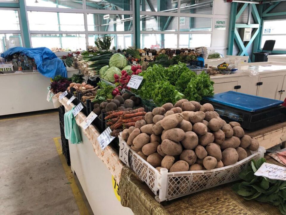 Piețele agroalimentare în spații închise, redeschise de sâmbătă