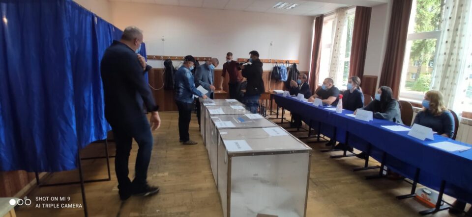 Rezultatele sondajului la urne