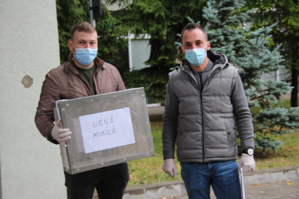Urna mobilă a ajuns la pacienții internați de la secția de votare cea mai apropiată de spitale
