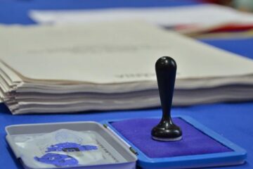 Lotul de arestați în ancheta de la Permise Auto, „cazat” la IPJ Suceava, a votat ieri, la alegerile parlamentare Foto adevarul.ro