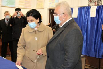 Ion Lungu a votat alături de soția sa la o secție de la Colegiul Tehnic „Samuil Isopescu”