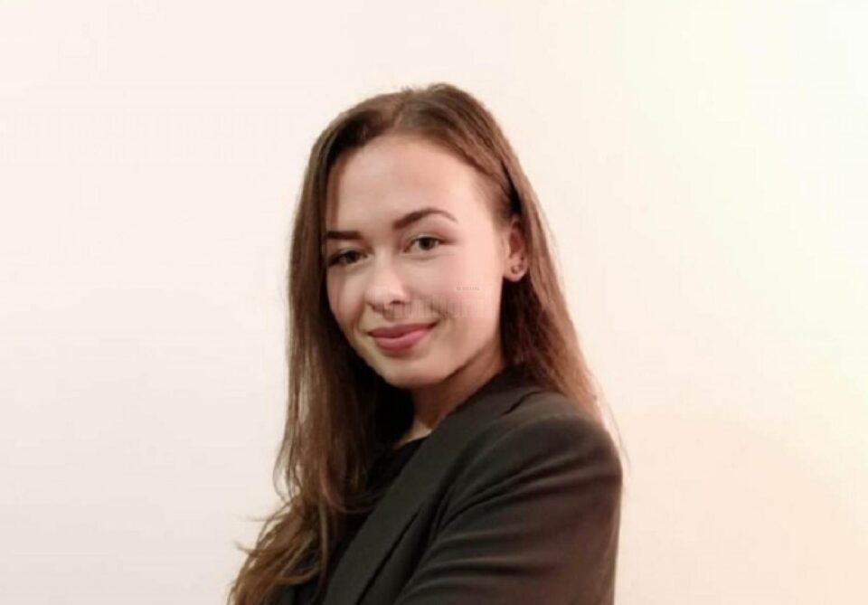 Premiul 2 a fost adjudecat de Mădălina Opincă
