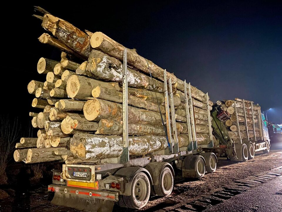 Camionul urmărit de activiști luni noapte