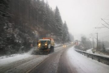 Intervenția drumarilor în zona Câmpulung Moldovenesc