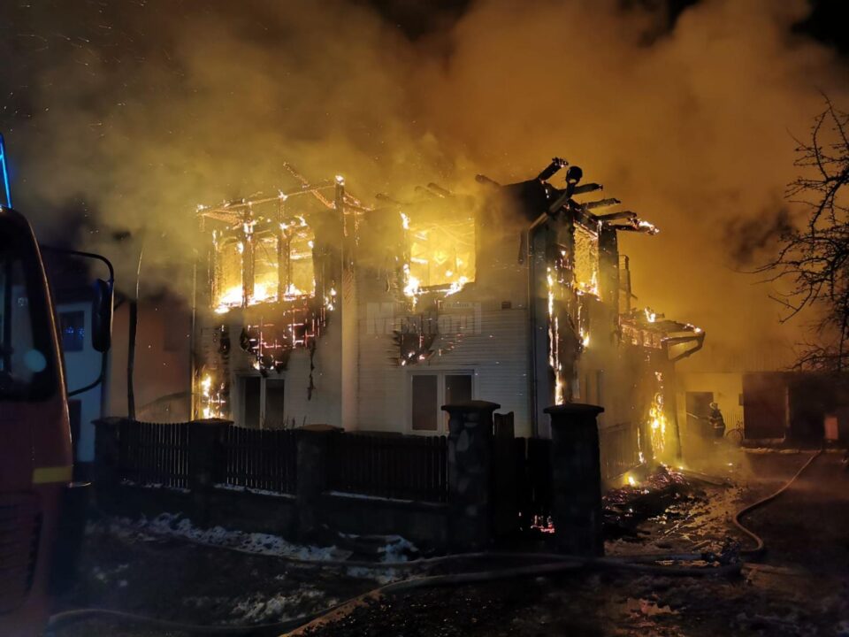 Casa primului proprietar a fost mistuită de flăcări Casa primului proprietar a fost mistuită de flăcări