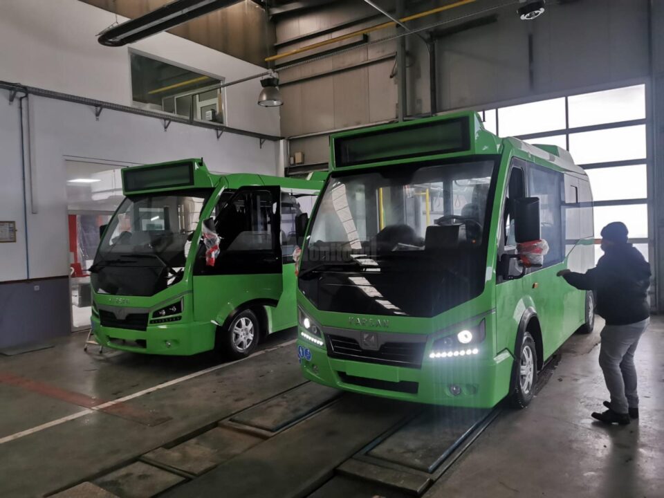 10 autobuze electrice de 6 m lungime au ajuns la Suceava, pentru a completa parcul auto al TPL 10 autobuze electrice de 6 m lungime au ajuns la Suceava, pentru a completa parcul auto al TPL