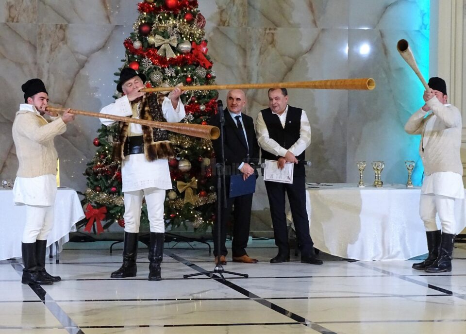 “Iată vin colindători!” - Voi ne colindați, noi vă premiem