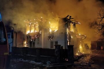 Casa primului proprietar a fost mistuită de flăcările violente