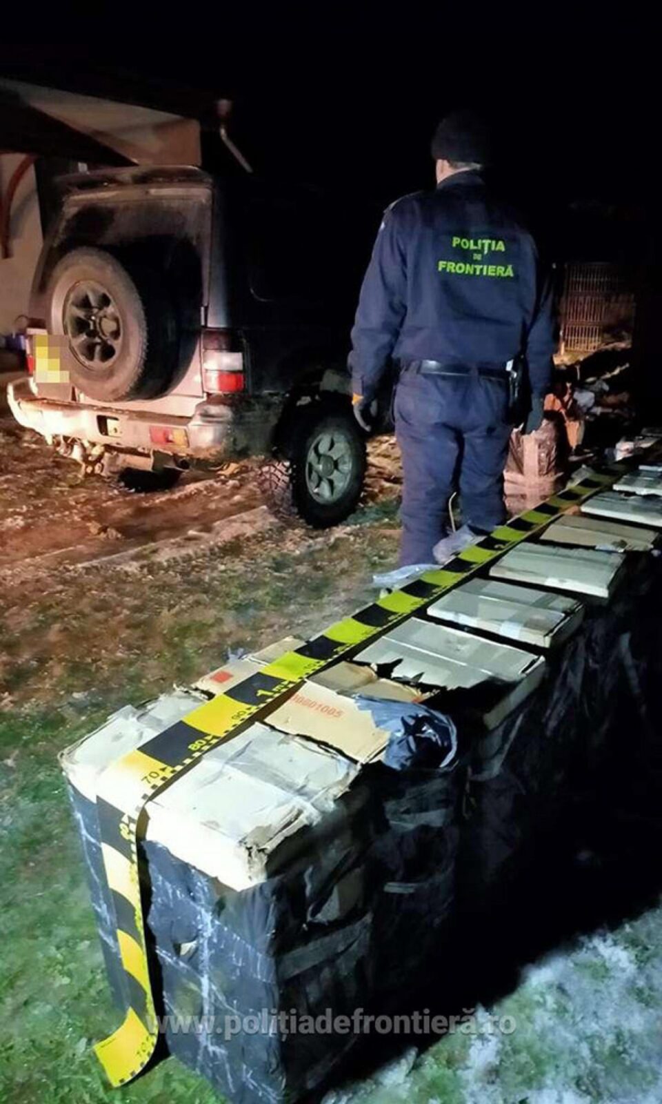 Autoturism de teren încărcat cu țigări de contrabandă, capturat la Brodina
