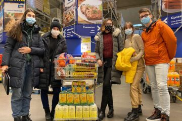 Reprezentanții elevilor clasei a X-a F de la Colegiul Național „Mihai Eminescu” Suceava la „Olimpiada faptelor bune”