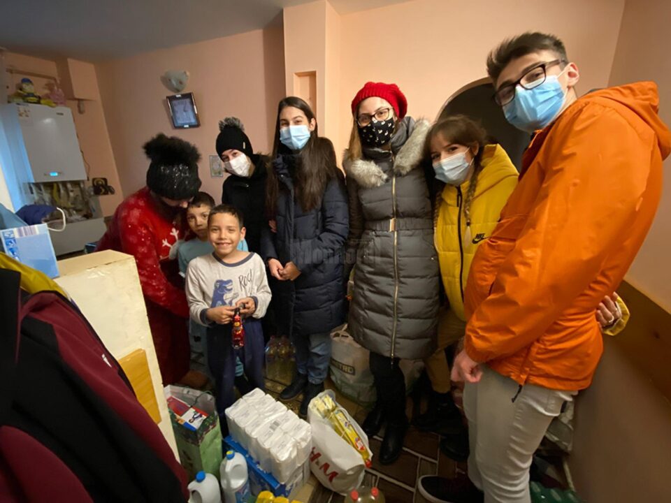 Reprezentanții elevilor clasei a X-a F de la Colegiul Național „Mihai Eminescu” Suceava la „Olimpiada faptelor bune”
