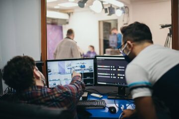 Studenți în cadrul activităților de studiu la USV