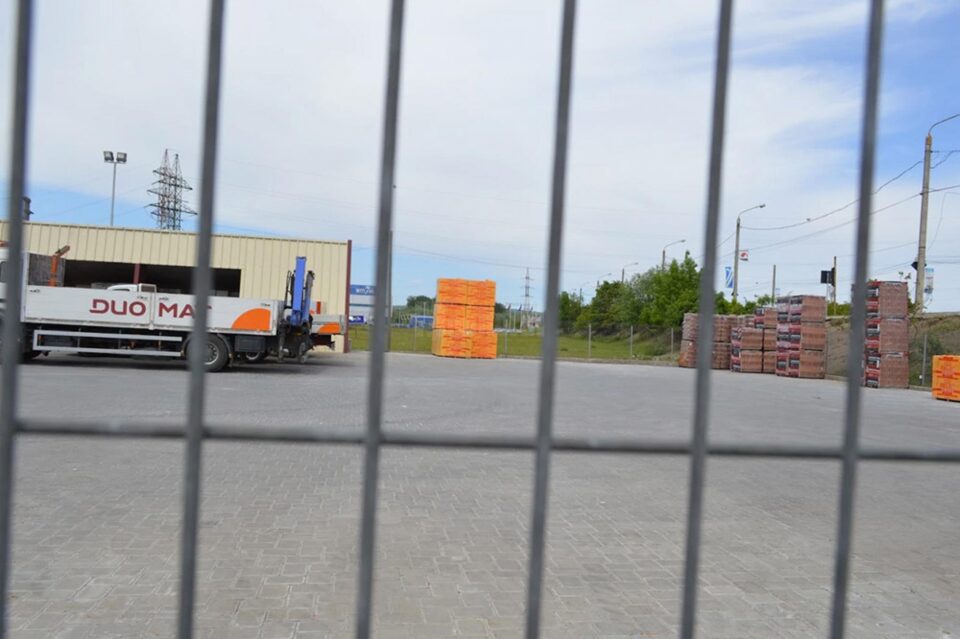 Patru inculpați trimiși în judecată, în dosarul de înșelăciune cu peste 100 de păgubiți ai firmei Duo Mat Retail