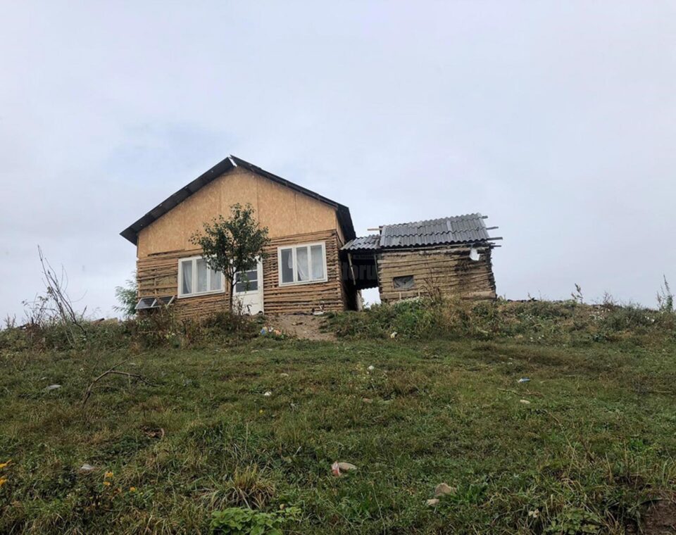 75 de familii sărace din cătunul Țâmpoceni - Păltinoasa, vizitate de asistenții sociali ai Institutului Bucovina Suceava 75 de familii sărace din cătunul Țâmpoceni - Păltinoasa, vizitate de asistenții sociali ai Institutului Bucovina Suceava