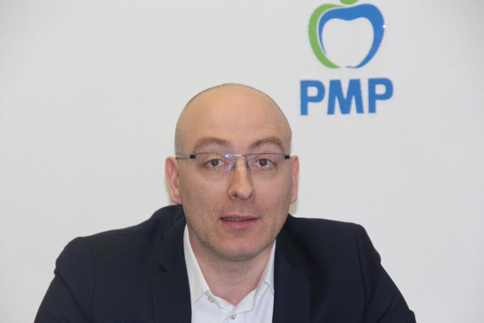 Florin Hrebenciuc consideră că unul dintre motivele pentru care PMP a pierdut alegerile a fost trădarea unor membri de partid Florin Hrebenciuc consideră că unul dintre motivele pentru care PMP a pierdut alegerile a fost trădarea unor membri de partid