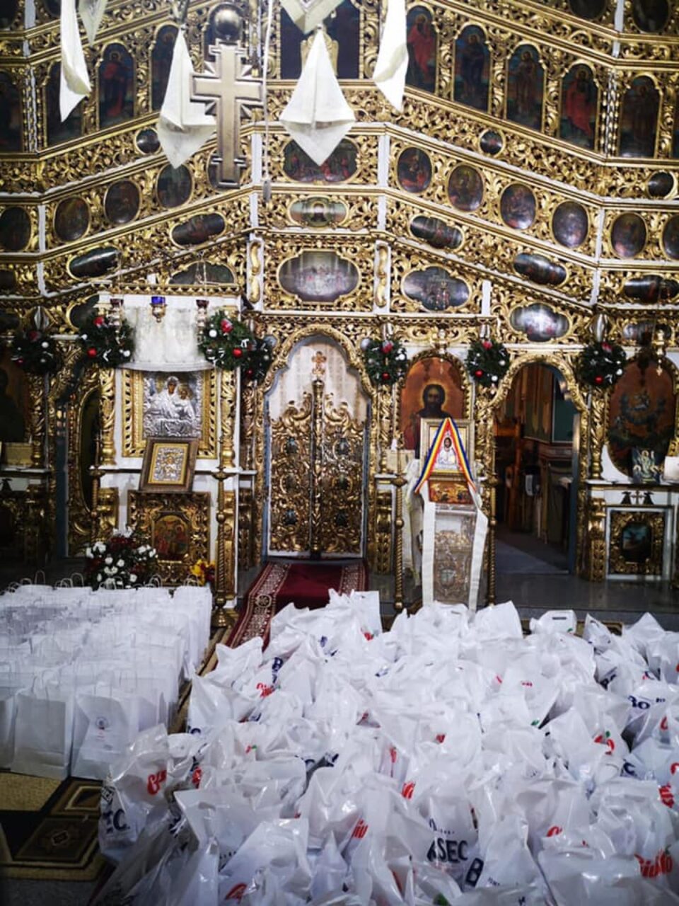 Daruri pregatite la Biserica Sf din Dolhasca