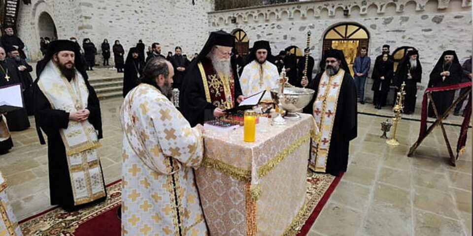 Ceremonia de deschidere a noului magazin religios în incinta Mănăstirii ”Sf. Ioan cel Nou” Ceremonia de deschidere a noului magazin religios în incinta Mănăstirii ”Sf. Ioan cel Nou”