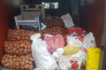 „Îmbracă un copil de sărbători”, campanie susținută de comunitatea din Păltiniș, comuna Panaci