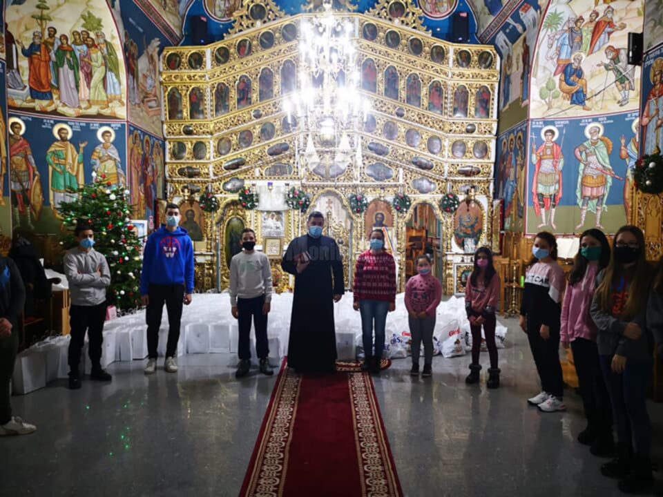 Ajutoare pentru credincioși la Dolhasca Ajutoare pentru credincioși la Dolhasca