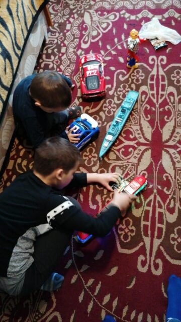 Cadouri pentru copii de la Andrei Bacoș și Vasile Bolohan