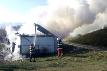 A suferit un atac de panică după ce, întors acasă, și-a găsit locuința arzând