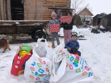 Cadouri pentru copii de la Andrei Bacoș și Vasile Bolohan