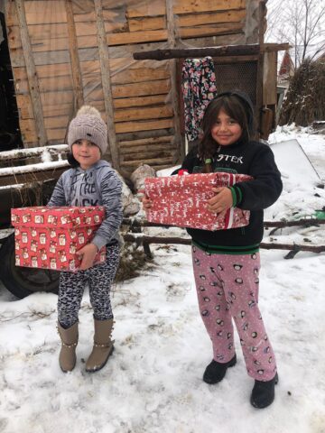 Cadouri pentru copii de la Andrei Bacoș și Vasile Bolohan