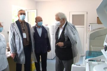 Finanțatorul campaniei, Fundația Valvis, a donat în vară laboratorului echipamentul de testare și 10.600 de teste