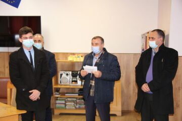 Primarul Tomiță Onisii i-a premiat pe cei mai buni elevi ai liceului din Liteni