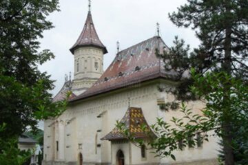 ÎPS Calinic primește, în ziua de Crăciun, grupuri de colindători în curtea Mănăstirii „Sfântul Ioan cel Nou”