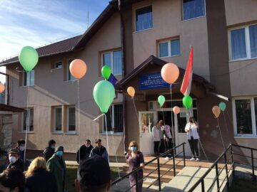 284 de copii și tineri sunt ocrotiți în case și apartamente de tip familial, după închiderea centrelor de plasament