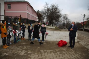 Primăria Liteni a oferit peste 800 de cadouri de crăciun pentru copiii din oraș