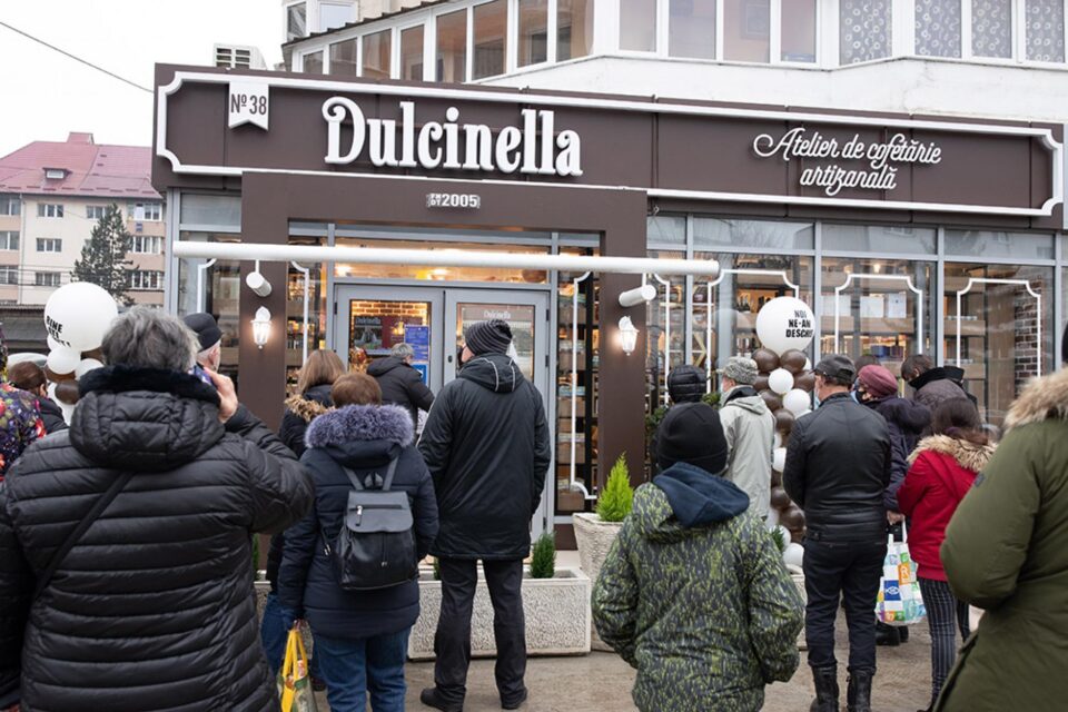 Noul Atelier de Cofetărie Artizanală „Dulcinella” deschis la Suceava. Foto: Ema Motrescu Noul Atelier de Cofetărie Artizanală „Dulcinella” deschis la Suceava. Foto: Ema Motrescu
