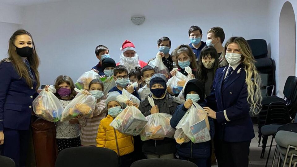 Polițiștii suceveni au fost spiridușii lui ”Moș Brian”