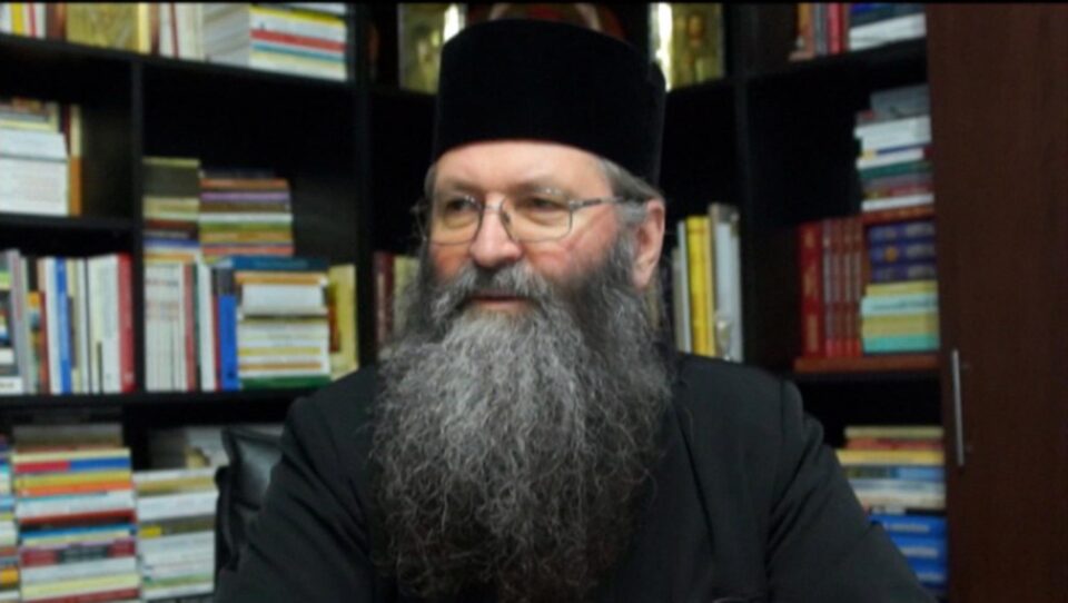 Părintele arhimandrit Iustin Dragomir, starețul Mănăstirii Bogdana din Rădăuți