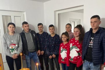 Mai mulți frați s-au mutat de Crăciun în casă nouă, după un lung șir de suferințe
