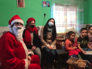 30 de copii provenind din familii nevoiașe au primit daruri din partea ASCOR Suceava