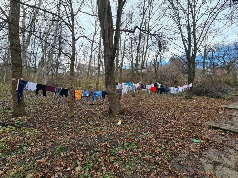 Haine puse la uscat în parcul Șipote